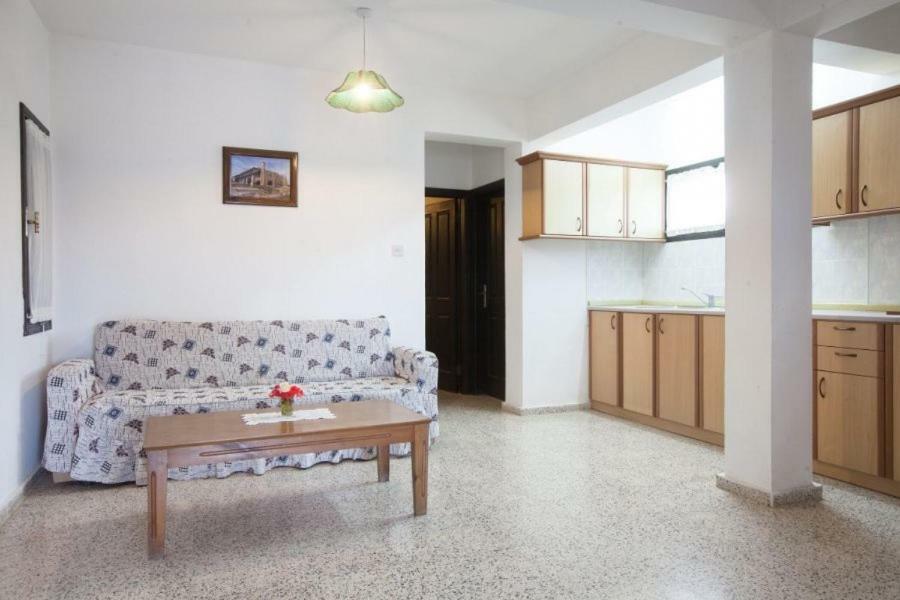 Balci Plaza Hotel And Balci Plaza Guest Bungalows Karpaz Peninsula Selenias ภายนอก รูปภาพ