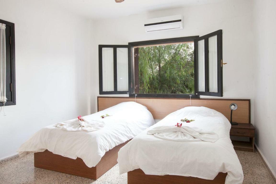 Balci Plaza Hotel And Balci Plaza Guest Bungalows Karpaz Peninsula Selenias ภายนอก รูปภาพ